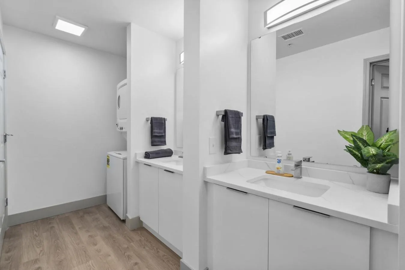 アパート Cozy City Charm - Spacious, Parking, Balcony, Gym シャーロット 米国