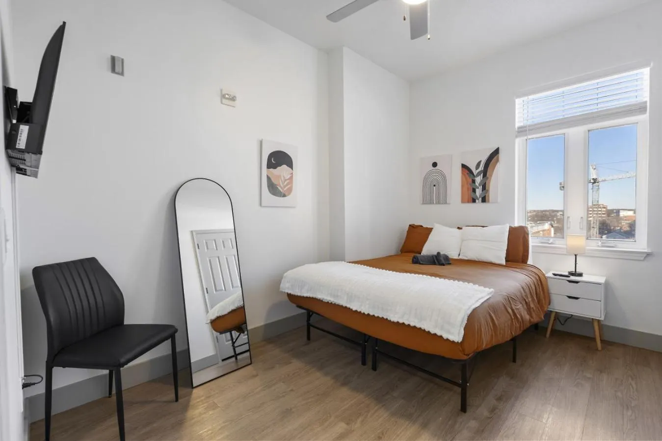 Cozy City Charm - Spacious, Parking, Balcony, Gym シャーロット 米国