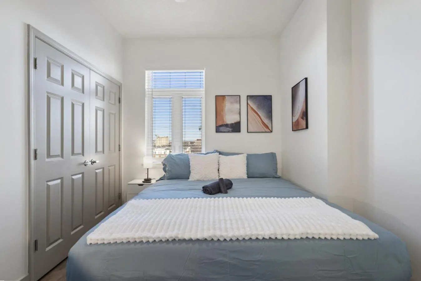 Cozy City Charm - Spacious, Parking, Balcony, Gym シャーロット アパート