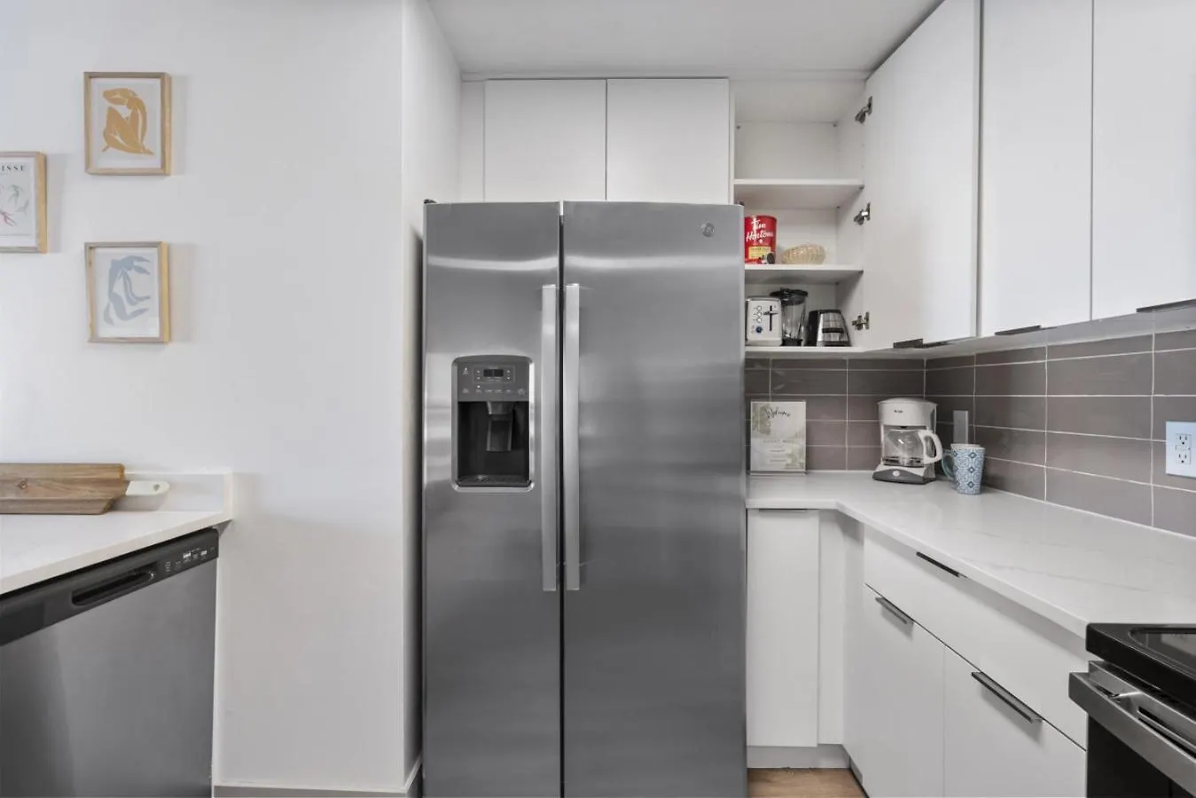 アパート Cozy City Charm - Spacious, Parking, Balcony, Gym シャーロット