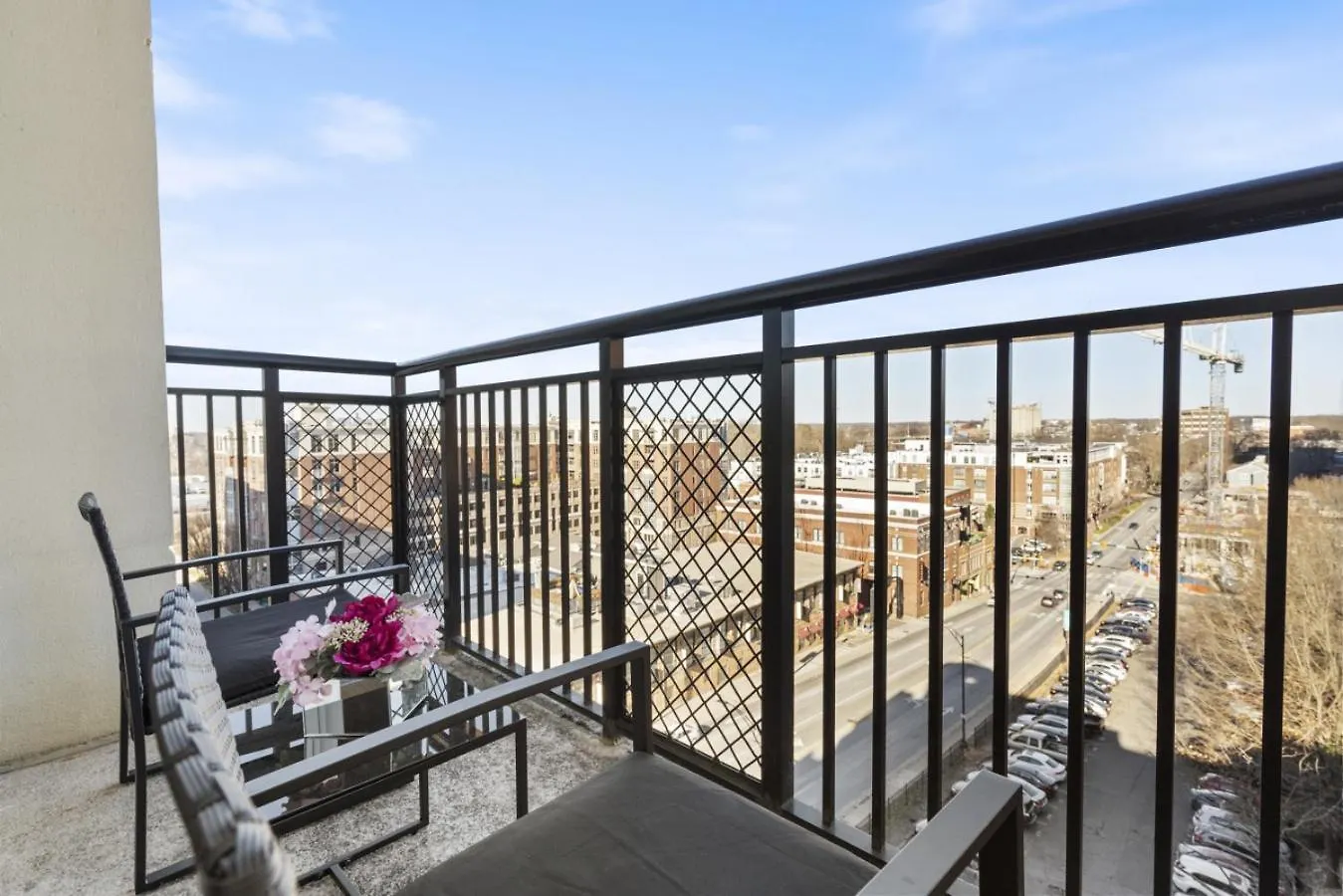 Apartmán Cozy City Charm - Spacious, Parking, Balcony, Gym Charlotte