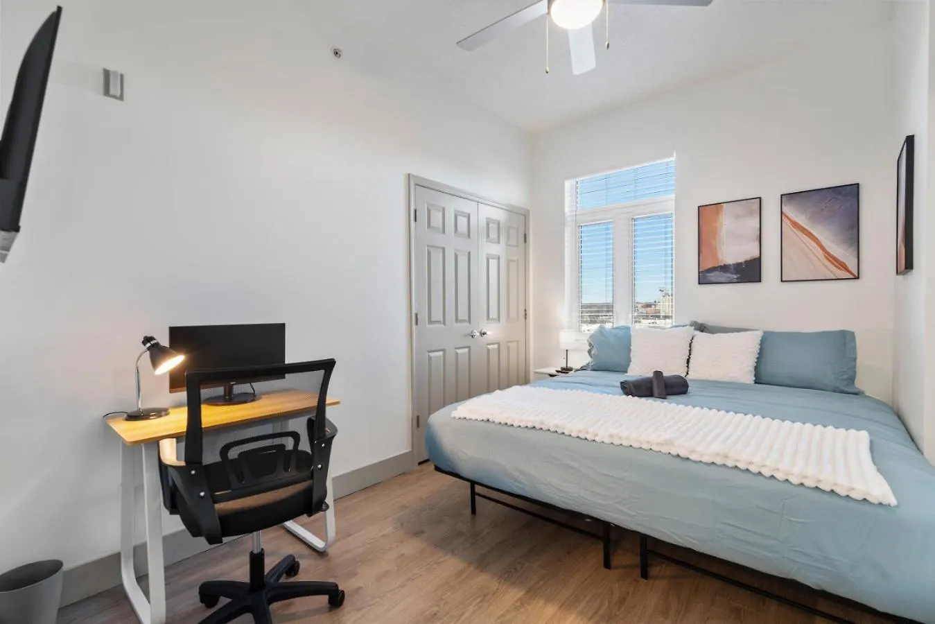 Cozy City Charm - Spacious, Parking, Balcony, Gym Charlotte 0*,  USA