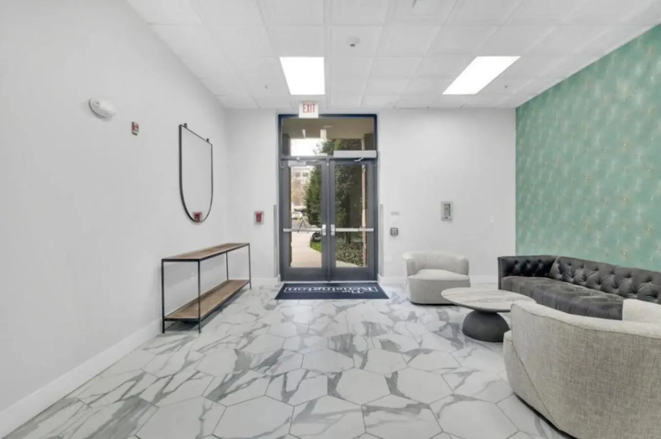 Apartmán Cozy City Charm - Spacious, Parking, Balcony, Gym Charlotte